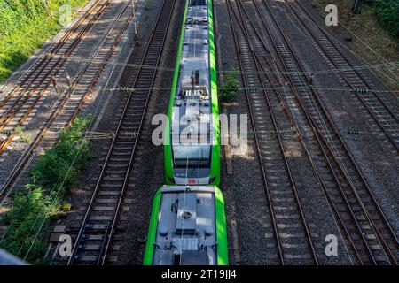 Gleisanlagen vor dem Hauptbahnhof Essen, 7 Schienenstränge parallel, S-Bahn Zug, NRW, Deutschland, Bahnverkehr *** Gleise vor dem Essener Hauptbahnhof, 7 Gleise parallel, S-Bahn, NRW, Deutschland, Bahnverkehr Stockfoto