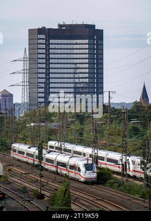 Gleisanlagen vor dem Hauptbahnhof Essen, ICE 2 Zug und ICE 4, vorne, auf den Gleisen, NRW, Deutschland, Bahnverkehr *** Gleise vor dem Essener Hauptbahnhof, ICE 2 Zug und ICE 4, davor, auf den Gleisen, NRW, Deutschland, Eisenbahn-Verkehrskredit: Imago/Alamy Live News Stockfoto