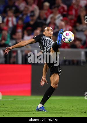 Kiliann Sildillia vom SC Freiburg FC Bayern MŸnchen - SC Freiburg 3:0 Fussball 1 . Bundesliga Saison 2023 / 2024 © diebilderwelt / Alamy Stock Stockfoto