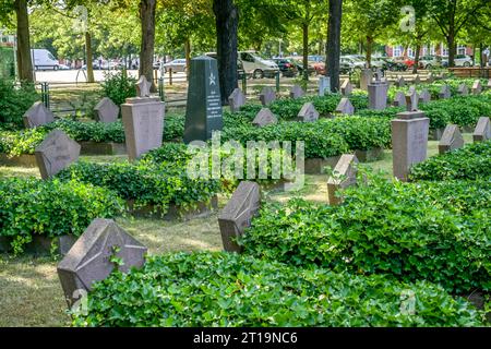 Officiersgräber, Sowjetischer Ehrenfriedhof, Bassinplatz, Potsdam, Brandenburg, Deutschland Stockfoto