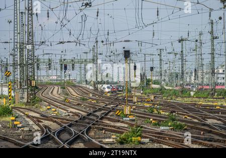 Leere Gleise, Hauptbahnhof, Frankfurt am Main, Hessen, Deutschland Stockfoto