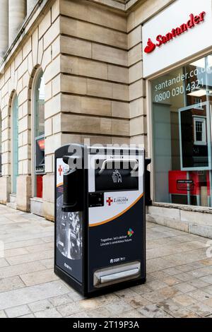 Abfallentsorgungseinheit für Solarverdichter Bigbelly, Cornhill, Lincoln City, Lincolnshire, England, UK Stockfoto