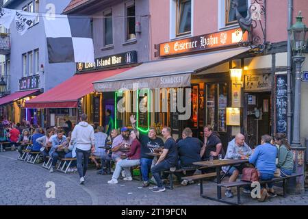 Kneipen, Partyvolk, Ausgehviertel, Kleine Rittergasse, Alt-Sachsenhausen, Frankfurt am Main, Hessen, Deutschland Stockfoto