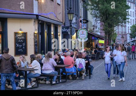 Kneipen, Partyvolk, Ausgehviertel, Kleine Rittergasse, Alt-Sachsenhausen, Frankfurt am Main, Hessen, Deutschland Stockfoto