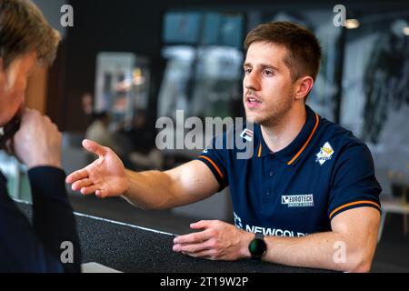 Arnheim, Niederlande. Oktober 2023. ARNHEM, NIEDERLANDE - 11. OKTOBER: Stephan Huis in 't Veld während der Präsentation des neuen Bobschlittens des niederländischen Bobsleigh-Teams im Nationaal Sportcentrum Papendal am 11. Oktober 2023 in Arnhem, Niederlande (Foto: John Beckmann/Orange Pictures) Credit: Orange Pics BV/Alamy Live News Stockfoto