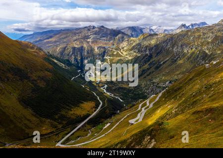 Alpenberglandschaft von Furkapss aus gesehen. Kanton Wallis und Kanton Bern, Schweiz Stockfoto