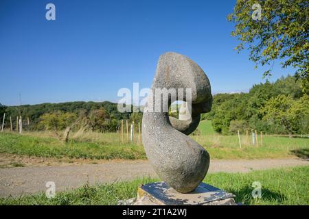 Spazierweg Skulpturenweg, Mineralguss, Kunst Gerhard Helmers, Badenweiler, Markgräflerland, Baden-Württemberg, Deutschland Stockfoto