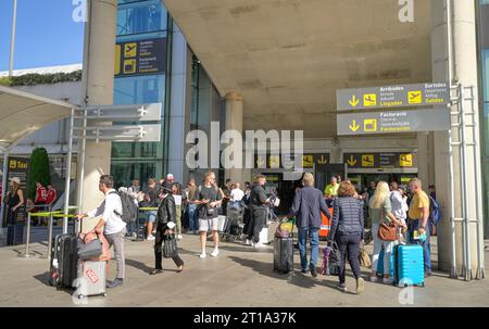 Reisenden, Koffer, Flughafen Palma de Mallorca, Palma, Mallorca, Spanien Stockfoto