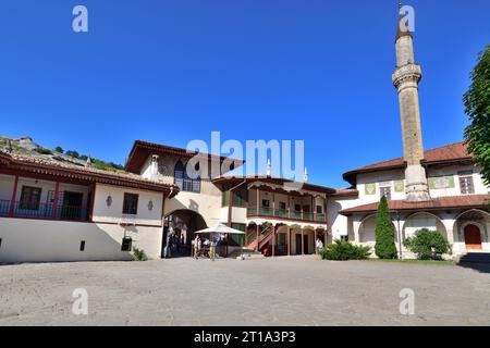 Bakhchisaray, Krim - 2. Juli. 2019. Palastplatz am Eingang zum Khan-Palast Stockfoto