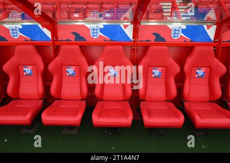 Englands Dugout während des Qualifikationsspiels der UEFA-U21-Europameisterschaft zwischen England und Serbien auf dem City Ground, Nottingham am Donnerstag, den 12. Oktober 2023. (Foto: Jon Hobley | MI News) Credit: MI News & Sport /Alamy Live News Stockfoto