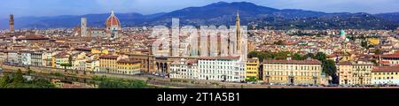 Italien, großartige Wahrzeichen und Städte - Stadt der Kunst und Kultur - Florenz, Panoramablick auf das Stadtzentrum und den Dom Stockfoto