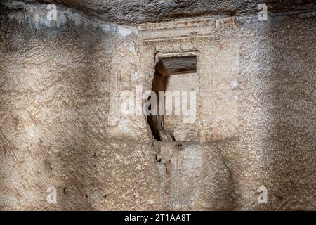 Die in Felsen gehauene Kapelle der Königin Hatschepsut „Speos Artemidos“, bekannt als Stabl Antar, Mittelägypten Stockfoto