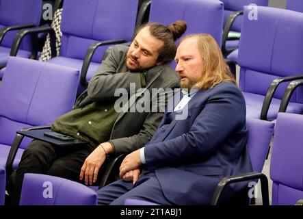 Tobias B. Bacherle, Anton Hofreiter, Bündnis 90/die Grünen, Deutschland, Berlin, Reichstag, Fraktionen ziehen Bilanz zur Deutschen Nachhaltigkeitsstrategie *** Tobias B Bacherle, Anton Hofreiter, Bündnis 90 die Grünen, Deutschland, Berlin, Reichstag, Bundestagsfraktionen ziehen Bilanz der deutschen Nachhaltigkeitsstrategie Credit: Imago/Alamy Live News Stockfoto