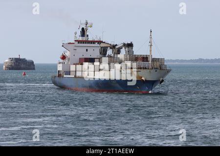 Das Kühlfrachtschiff MV STAR durchquert ZUNÄCHST die Solent in Richtung internationaler Hafen Stockfoto