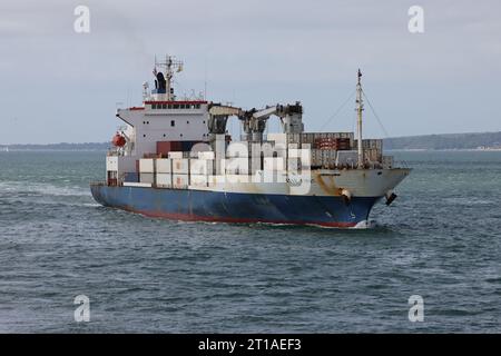 Das Kühlfrachtschiff MV STAR nähert sich ZUNÄCHST der Hafeneinfahrt auf dem Weg zum internationalen Hafen an Stockfoto