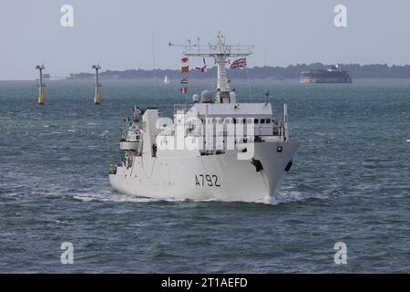 Das französische Schiff der Laperouse-Klasse FS BORDA kommt auf der Marinebasis an Stockfoto