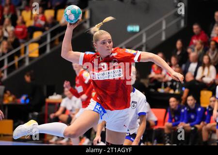 Forum Horsens, Dänemark, 12. Oktober 2023. Sarah Iversen, Dänemark (5) im Handballspiel der Europameisterschaft Dänemark gegen Kosovo im Forum Horsens, Dänemark, 12. Oktober 2023. Stockfoto