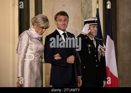 Paris, Frankreich, 12. Oktober 2023, Herr Macron, der französische Präsident und seine Frau Brigitte Macron, Francois Loock/Alamy Live News Stockfoto