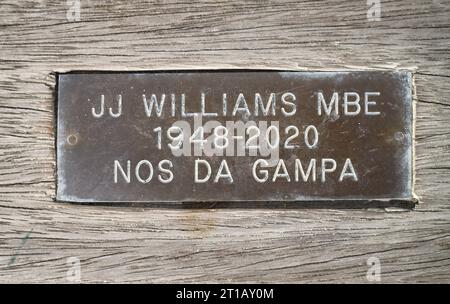 Rugby Player JJ Williams Memorial Plaque am Pier in Penarth South Wales UK Stockfoto