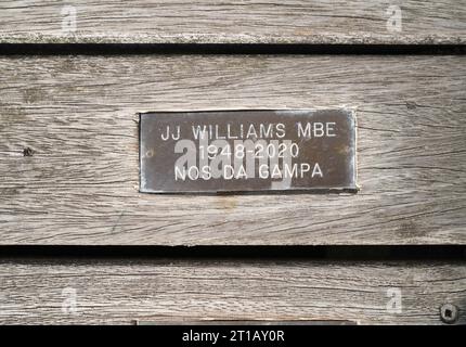 Rugby Player JJ Williams Memorial Plaque am Pier in Penarth South Wales UK Stockfoto