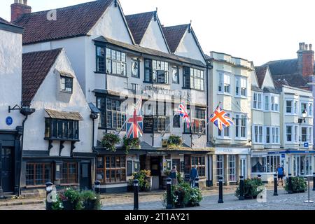 15. Jahrhundert The Crown at Wells Hotel, Market Place, Wells, Somerset, England, Vereinigtes Königreich Stockfoto