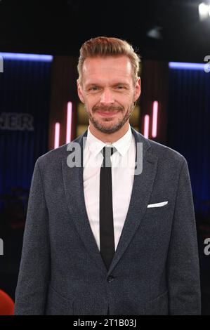 Kabarettist und Autor Florian Schroeder zu Gast in der WDR Talkshow Kölner Treff *** Kabarettist und Autor Florian Schroeder als Gast in der WDR Talkshow Kölner Treff Credit: Imago/Alamy Live News Stockfoto