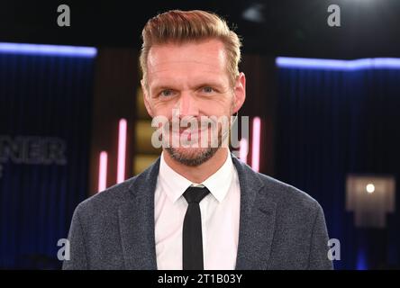 Kabarettist und Autor Florian Schroeder zu Gast in der WDR Talkshow Kölner Treff *** Kabarettist und Autor Florian Schroeder als Gast in der WDR Talkshow Kölner Treff Credit: Imago/Alamy Live News Stockfoto