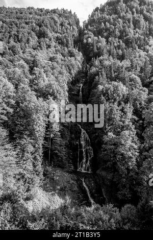 Der Giessbach-Wasserfall auf der Bergseite in Brienz, Berner Oberland, Kanton Bern, Schweiz Stockfoto