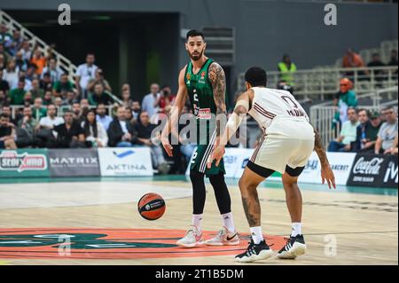 Athen, Griechenland. Oktober 2023. 2 Luca Vildoza von Panathinaikos Athen während der Euroleague, Runde 2, Spiel zwischen Panathinaikos Athen und FC Bayern München am 12. Oktober 2023 in Oaka Altion in Athen, Griechenland. Quelle: Unabhängige Fotoagentur/Alamy Live News Stockfoto