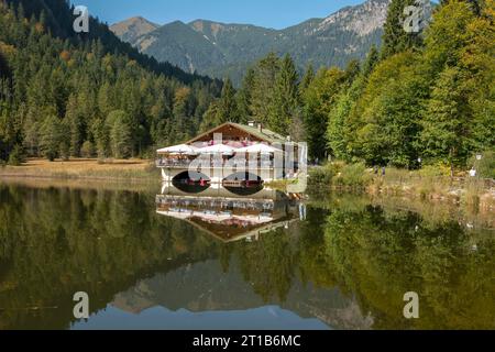 Berggasthof Pflegersee, Garmisch-Partenkirchen, Werdenfelser Land, Oberbayern, Bayern, Deutschland Stockfoto