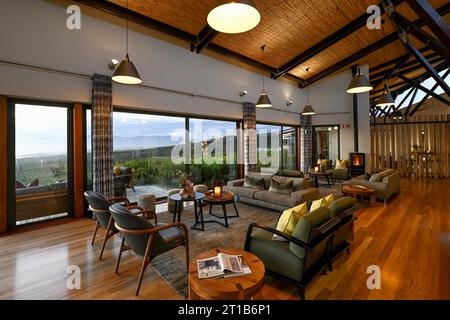 Forest Lodge, Inneres, zentraler Bereich, Blue Hour, Grootbos Private Nature Reserve, Gansbaai, Western Cape Province, Südafrika Stockfoto