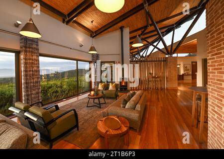 Forest Lodge, Inneres, zentraler Bereich, Blue Hour, Grootbos Private Nature Reserve, Gansbaai, Western Cape Province, Südafrika Stockfoto