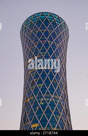 Tornado Tower, auch bekannt als QIPCO Tower, Doha, Katar Stockfoto