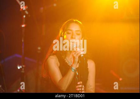 Manchester, Großbritannien. Am 12. Oktober 2023 trat Jasmine Jethwa in der Band on the Wall, Beyond the Music, in Manchester auf. Quelle: David Bronstein/ Alamy Live News Stockfoto