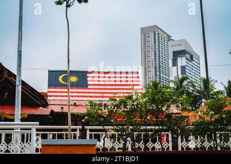 Melaka, Malaysia - 9. Juli 2023 traditionelles malaiisches Haus in Kampung Morten. UNESCO-Weltkulturerbe, Bundesstaat Melaka, Malaysia, Südostasien, Asien Stockfoto