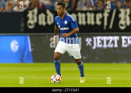 Dennis Aogo Aktion Freundschaftsspiel FC Schalke 04 - West Ham United FC 6:7 in Gelsenkirchen, Deutschland am 02.08.2014 Stockfoto