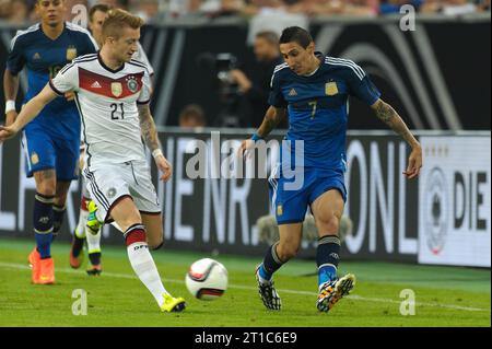 Marco Reus Aktion gegen Angel di Maria (7) Fussball Laenderspiel Deutschland - Argentinien in Düsseldorf, Deutschland am 03.09.2014 Fussball Laenderspiel Deutschland - Argentinien 2:4 in Düsseldorf, Deutschland am 03.09.2014 Stockfoto