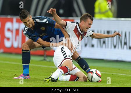 Kevin Grosskreutz Aktion gegen Erik Lamela Fussball Laenderspiel Deutschland - Argentinien in Düsseldorf, Deutschland am 03.09.2014 Fussball Laenderspiel Deutschland - Argentinien 2:4 in Düsseldorf, Deutschland am 03.09.2014 Stockfoto