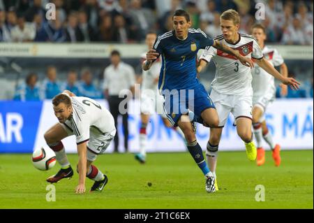 Angel di Maria (7) Aktion gegen Kevin Grosskreutz und Matthias Ginter (3) Fussball Laenderspiel Deutschland - Argentinien in Düsseldorf, Deutschland am 03.09.2014 Fussball Laenderspiel Deutschland - Argentinien 2:4 in Düsseldorf, Deutschland am 03.09.2014 Stockfoto