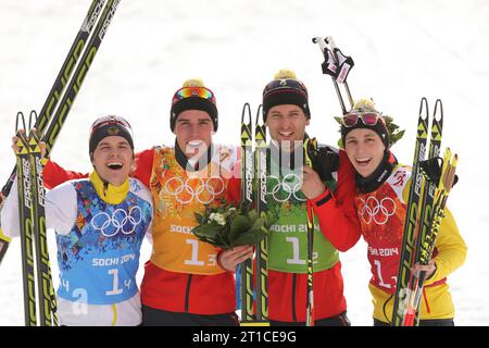 Siegerehrung mit Eric Frenzel, Bjoern KIRCHEISEN, Johannes Rydzek und RIESSLE Fabian Nordische Kombination Team Wettbewerb HS120 / 4x5 km XXII. Olympische Winterspiele Sotschi, Russland am 20.02.2014 Stockfoto