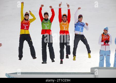 Siegerehrung mit Eric Frenzel, Bjoern KIRCHEISEN, Johannes Rydzek und RIESSLE Fabian Nordische Kombination Team Wettbewerb HS120 / 4x5 km XXII. Olympische Winterspiele Sotschi, Russland am 20.02.2014 Stockfoto