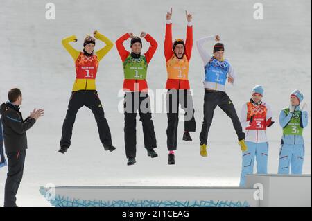 Siegerehrung mit Eric Frenzel, Bjoern KIRCHEISEN, Johannes Rydzek und RIESSLE Fabian Nordische Kombination Team Wettbewerb HS120 / 4x5 km XXII. Olympische Winterspiele Sotschi, Russland am 20.02.2014 Stockfoto