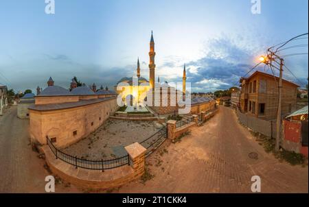 Saatli Madrasa in Edirne der Türkei. Bedeutende islamische Bildungseinrichtung, in der Studenten Theologie, Jurisprudenz, Philosophie und Islam studieren Stockfoto