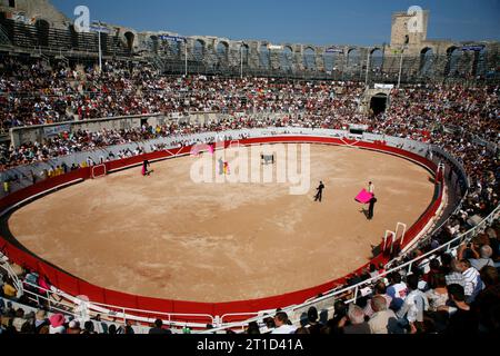 Stierkampf in der römischen Arena Les AR?nes während der Feria du Riz, Reisfest, Arles, Provence, Frankreich. Stockfoto