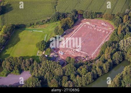 Luftbild, Baustelle mit Sanierung SUS Grün weiß Barkenberg Sportplatz an der Gesamtschule, Barkenberg, Dorsten, Ruhrgebiet, Nordrhein-Westfalen, Deutschland ACHTUNGxMINDESTHONORARx60xEURO *** Luftansicht, Baustelle mit Sanierung SUS Grün weiß Barkenberg Sportplatz an der Gesamtschule, Barkenberg, Dorsten, Ruhrgebiet, Nordrhein-Westfalen, Deutschland ATTENTIONxMINESTHONORARx60xEURO Credit: Imago/Alamy Live News Stockfoto