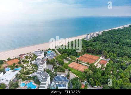 Blick von oben auf Albena leeres Sandstrand Resort, Bulgarien Stockfoto