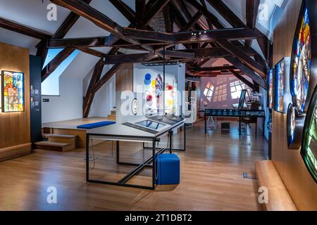 Troyes (Nordostfrankreich): Die „Cite du Vitrail“, die Stadt der Glasmalerei im ehemaligen Krankenhaus „Hotel-Dieu-le-Comte“. Ausstellung über die Kunst der Sta Stockfoto