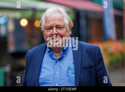 London, Großbritannien. Oktober 2023. Nick Ferrari verlässt das Büro von Global Radio, nachdem er seine Sendung auf LBC präsentiert hat. Quelle: Karl Black/Alamy Live News Stockfoto