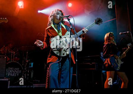 Oktober 2023, MANCHESTER, Vereinigtes Königreich: Manchester, Vereinigtes Königreich, 12. Oktober 2023 : .KATHERINE SALON und SIAN LYNCH von der britischen Band Picture Parlour Live an der Manchester Academy. (Kreditbild: © Andy von Pip/ZUMA Press Wire) NUR REDAKTIONELLE VERWENDUNG! Nicht für kommerzielle ZWECKE! Stockfoto