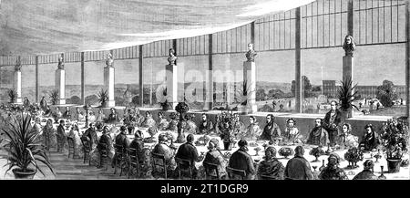 Bankett im Crystal Palace von Sir Joseph und Lady Paxton, 1860. Sir Joseph und Lady Paxton gaben ein bezauberndes fest in ihrer wunderschönen Residenz Rockhills neben dem Crystal Palace. Die Kompanie umfasste die Herzogin von Sutherland, den Herzog und die Herzogin von Argyll, den Marquis und die Marchioness von Normanby, den Marquis of Stafford, den Marquis of Hartington, Earl and Countess Stanhope, den Finanzkanzler und Mrs. Gladstone, den Right Honor Sidney Herbert, M.P. und Mrs. Herbert, Lord John Manners, M.P. Lady Louisa Cavendish und Miss Cavendish, der rechte Herr Sir John Stockfoto